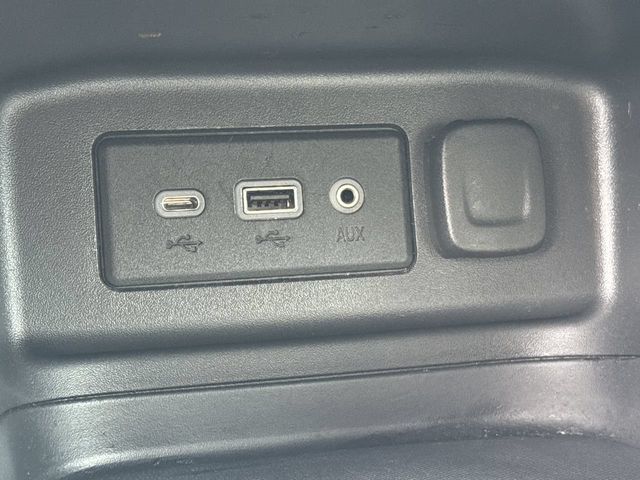 Thumbnail: 2021 Chevrolet Equinox - 31