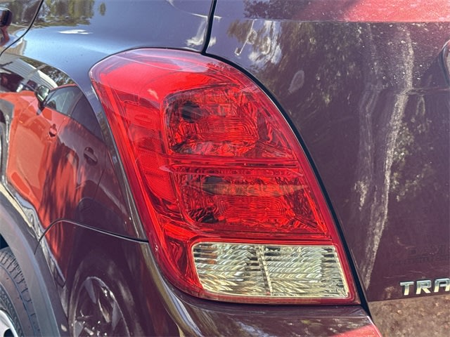 Thumbnail: 2017 Chevrolet Trax - 11
