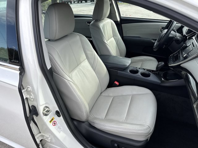Thumbnail: 2013 Toyota Avalon - 10