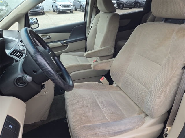 Thumbnail: 2011 Honda Odyssey - 10