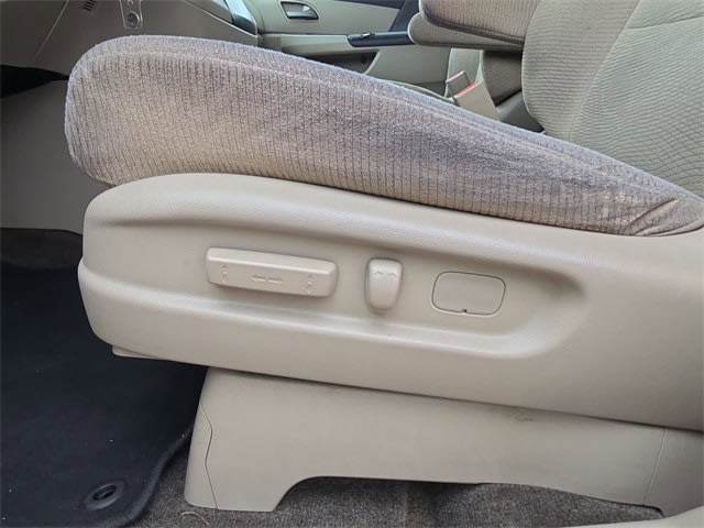 Thumbnail: 2011 Honda Odyssey - 26