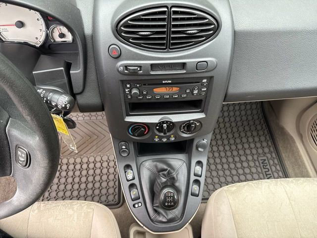 Thumbnail: 2004 Saturn VUE - 13