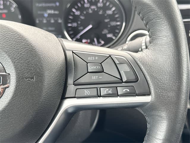 2017 Nissan Rogue SV 27