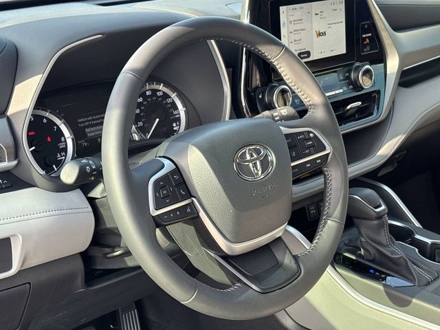 Thumbnail: 2026 Toyota Highlander - 12