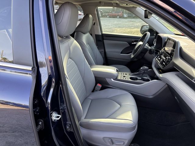 Thumbnail: 2026 Toyota Highlander - 10