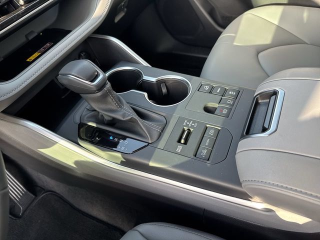 Thumbnail: 2026 Toyota Highlander - 14