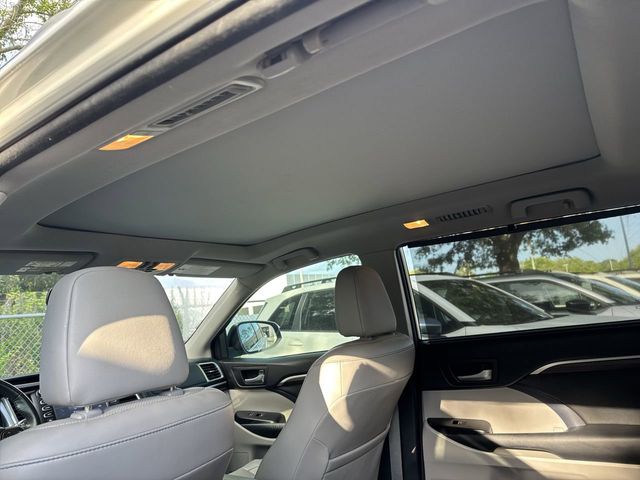 Thumbnail: 2015 Toyota Highlander - 25