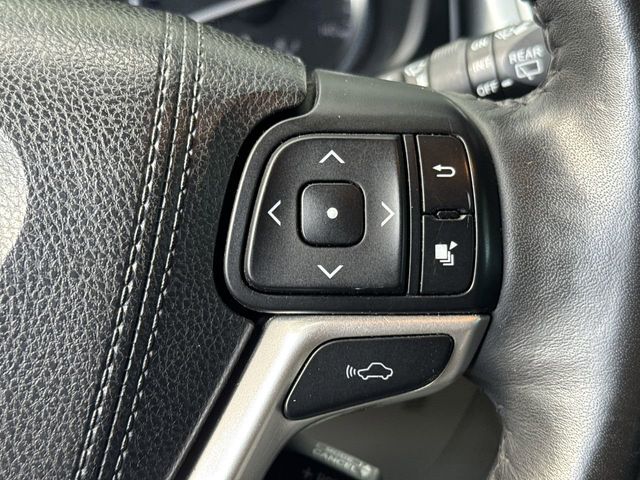 Thumbnail: 2015 Toyota Highlander - 29