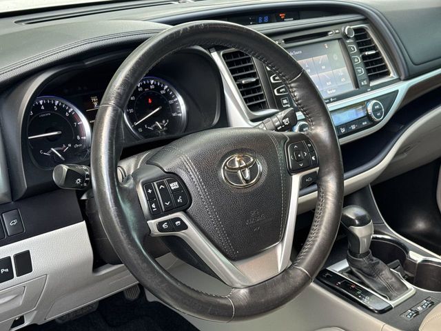 Thumbnail: 2015 Toyota Highlander - 12
