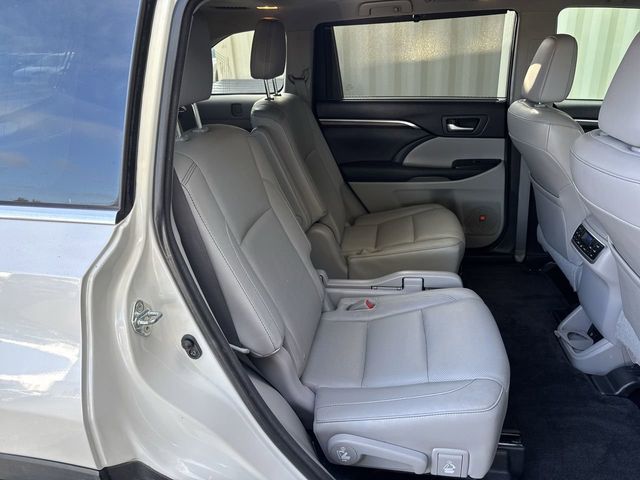 Thumbnail: 2015 Toyota Highlander - 27