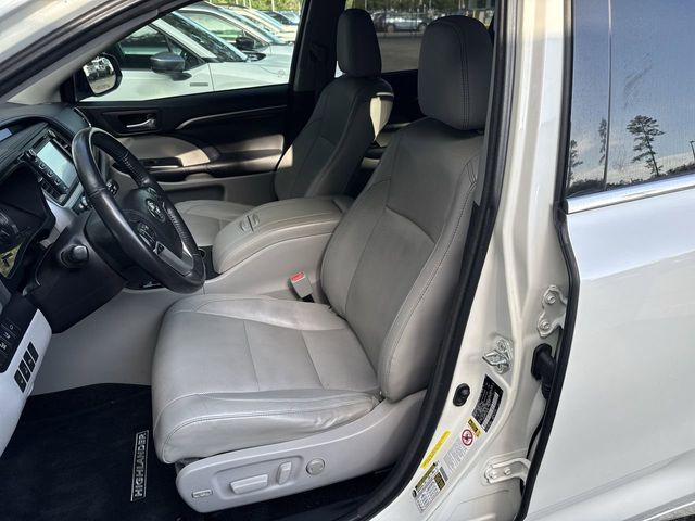 Thumbnail: 2015 Toyota Highlander - 9
