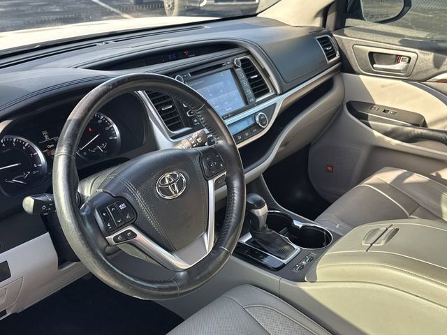 Thumbnail: 2015 Toyota Highlander - 2