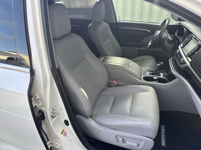 Thumbnail: 2015 Toyota Highlander - 10