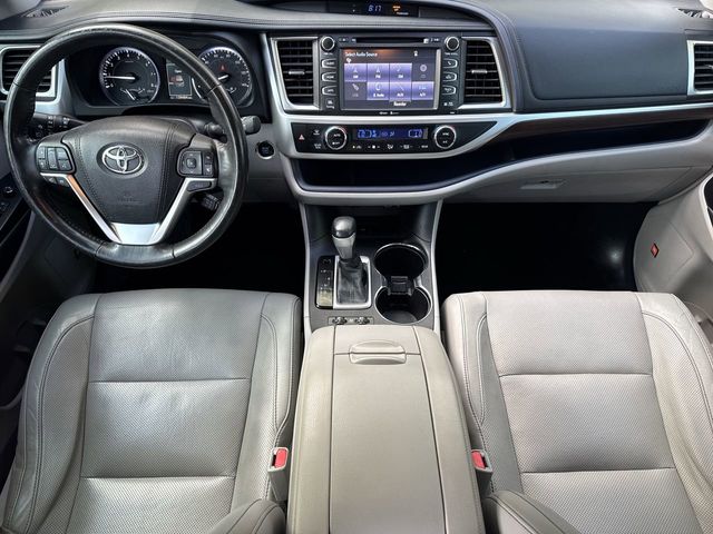 Thumbnail: 2015 Toyota Highlander - 8