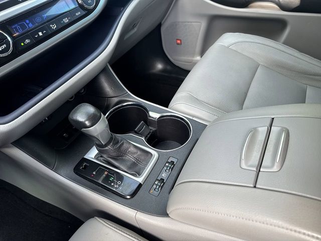 Thumbnail: 2015 Toyota Highlander - 14