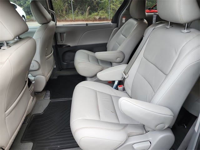 Thumbnail: 2017 Toyota Sienna - 24
