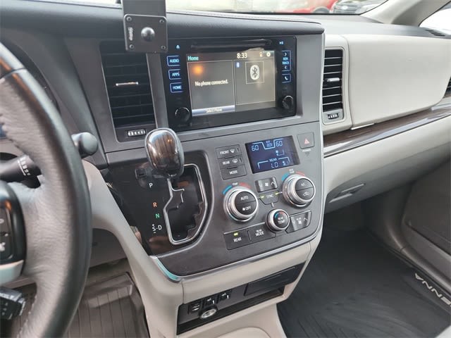 Thumbnail: 2017 Toyota Sienna - 13