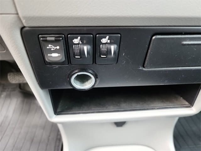 Thumbnail: 2017 Toyota Sienna - 30