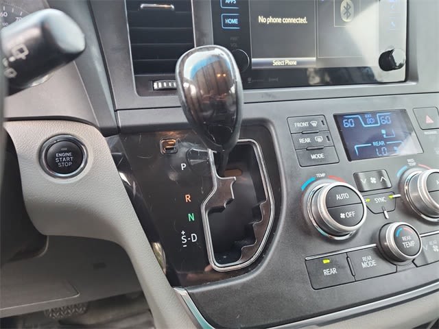 Thumbnail: 2017 Toyota Sienna - 14