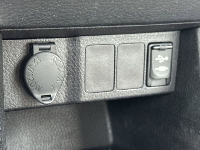 Thumbnail: 2015 Toyota Corolla - 30