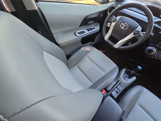 Thumbnail: 2012 Toyota Prius c - 10
