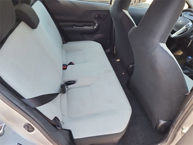 Thumbnail: 2016 Toyota Prius c - 23