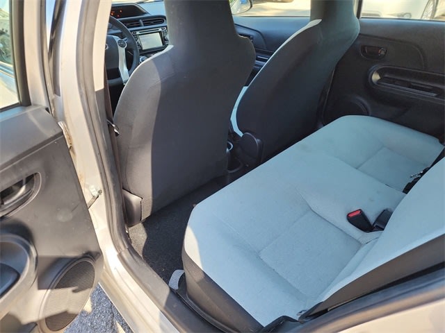 Thumbnail: 2016 Toyota Prius c - 12