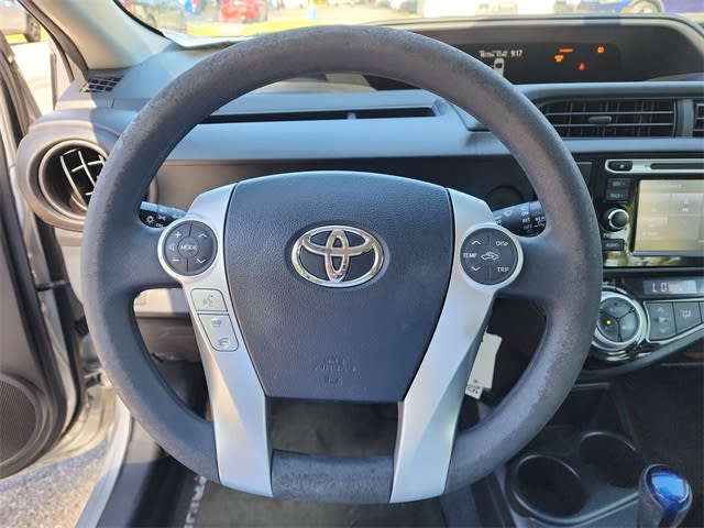 Thumbnail: 2016 Toyota Prius c - 13