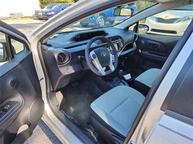 Thumbnail: 2016 Toyota Prius c - 2