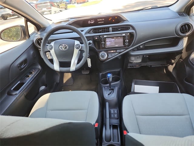 Thumbnail: 2016 Toyota Prius c - 9