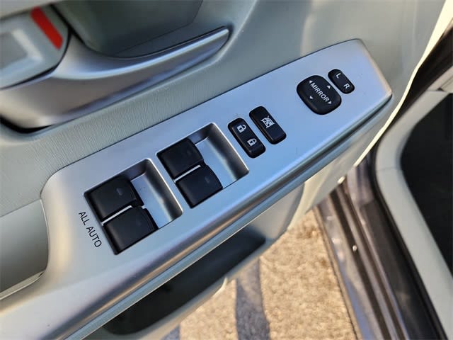Thumbnail: 2012 Toyota Prius v - 20