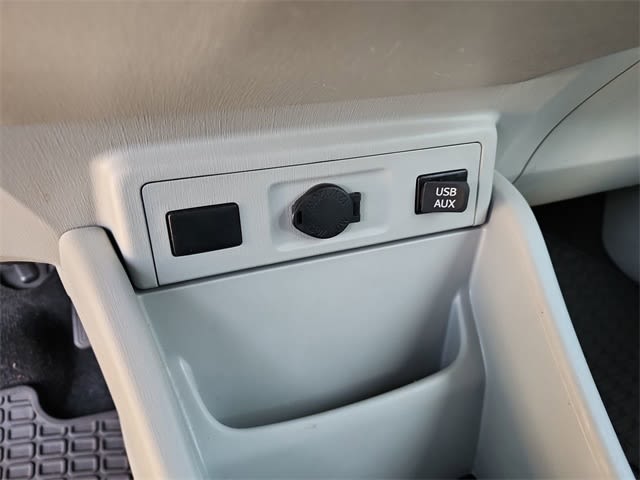 Thumbnail: 2012 Toyota Prius v - 27
