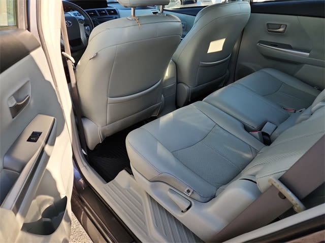 Thumbnail: 2012 Toyota Prius v - 11