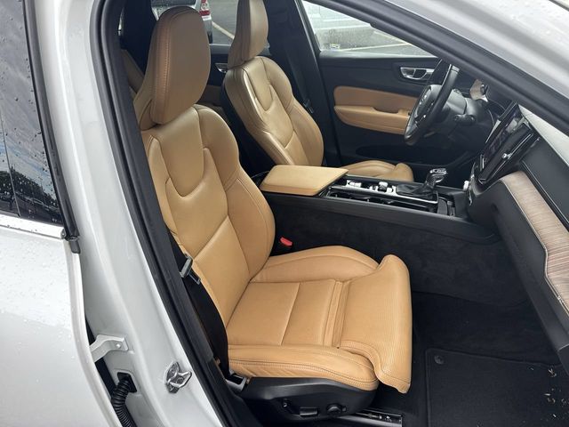 Thumbnail: 2021 Volvo XC60 - 10