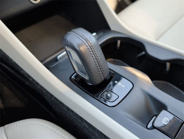 Thumbnail: 2021 Volvo XC40 - 33