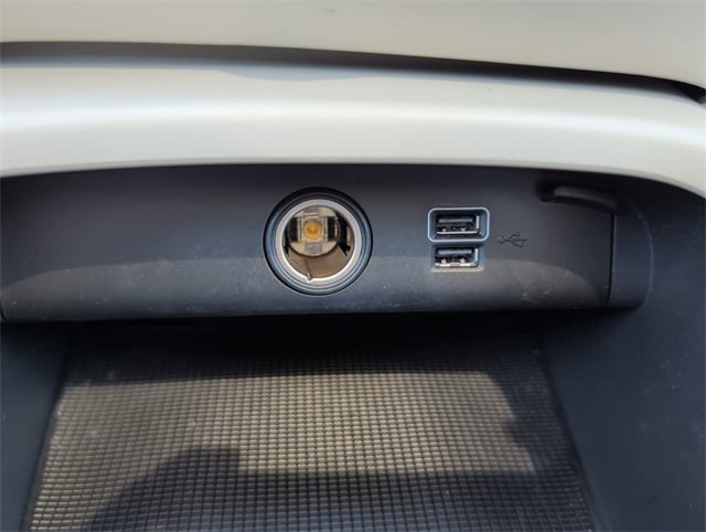 Thumbnail: 2021 Volvo XC40 - 32