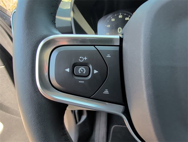 Thumbnail: 2021 Volvo XC40 - 27