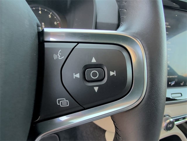 Thumbnail: 2021 Volvo XC40 - 28