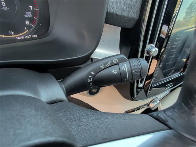 Thumbnail: 2021 Volvo XC40 - 29