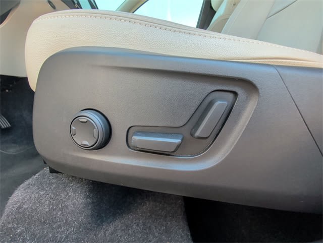 Thumbnail: 2021 Volvo XC40 - 21