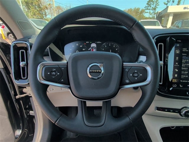 Thumbnail: 2021 Volvo XC40 - 8