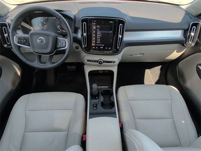 Thumbnail: 2021 Volvo XC40 - 2