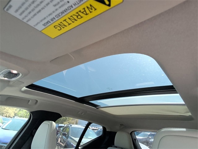 Thumbnail: 2021 Volvo XC40 - 22