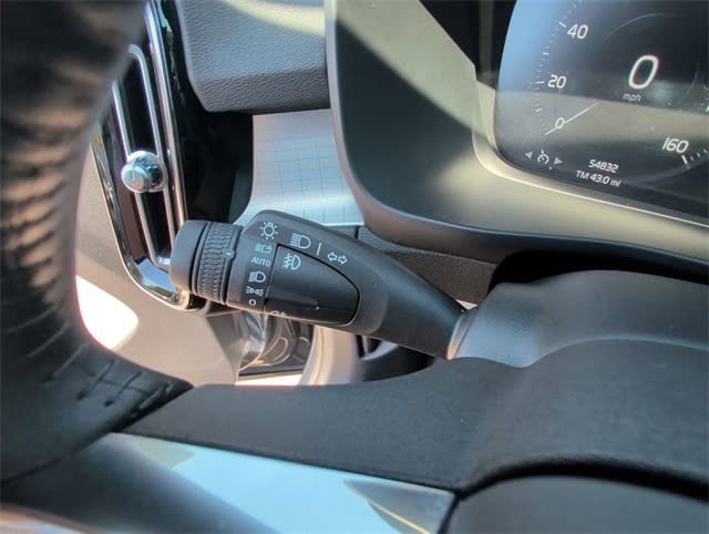 Thumbnail: 2021 Volvo XC40 - 13