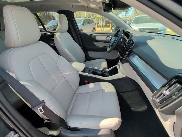 Thumbnail: 2021 Volvo XC40 - 26