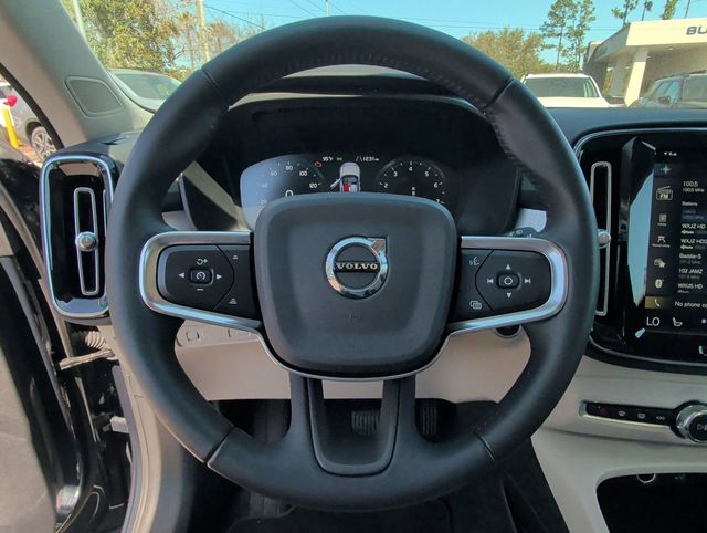 Thumbnail: 2021 Volvo XC40 - 8