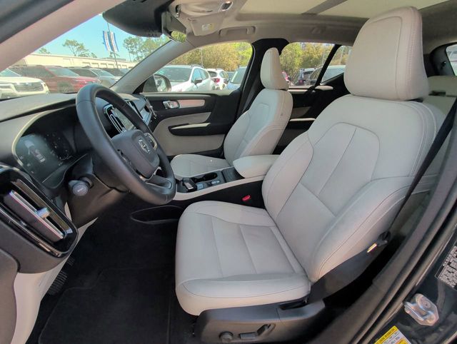 Thumbnail: 2021 Volvo XC40 - 10