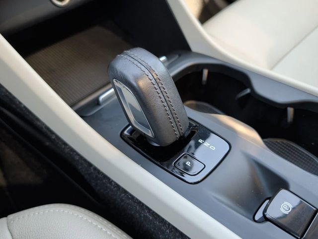 Thumbnail: 2021 Volvo XC40 - 33