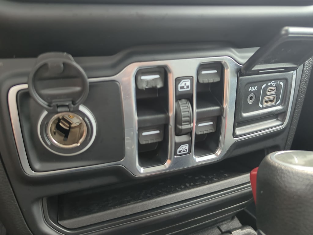 Thumbnail: 2020 Jeep Wrangler - 36