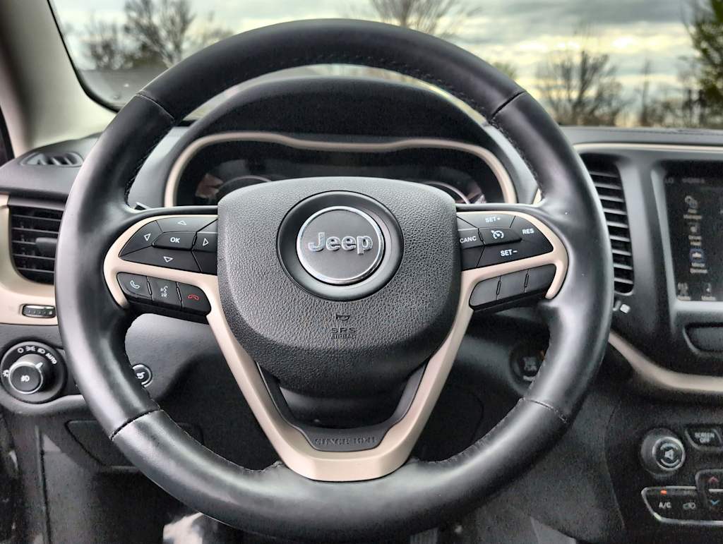 Thumbnail: 2015 Jeep Cherokee - 14